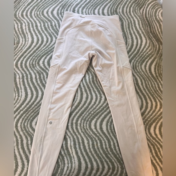 Never worn Lulu Lemon white leggings with side pockets. Size 6 - Picture 4 of 4